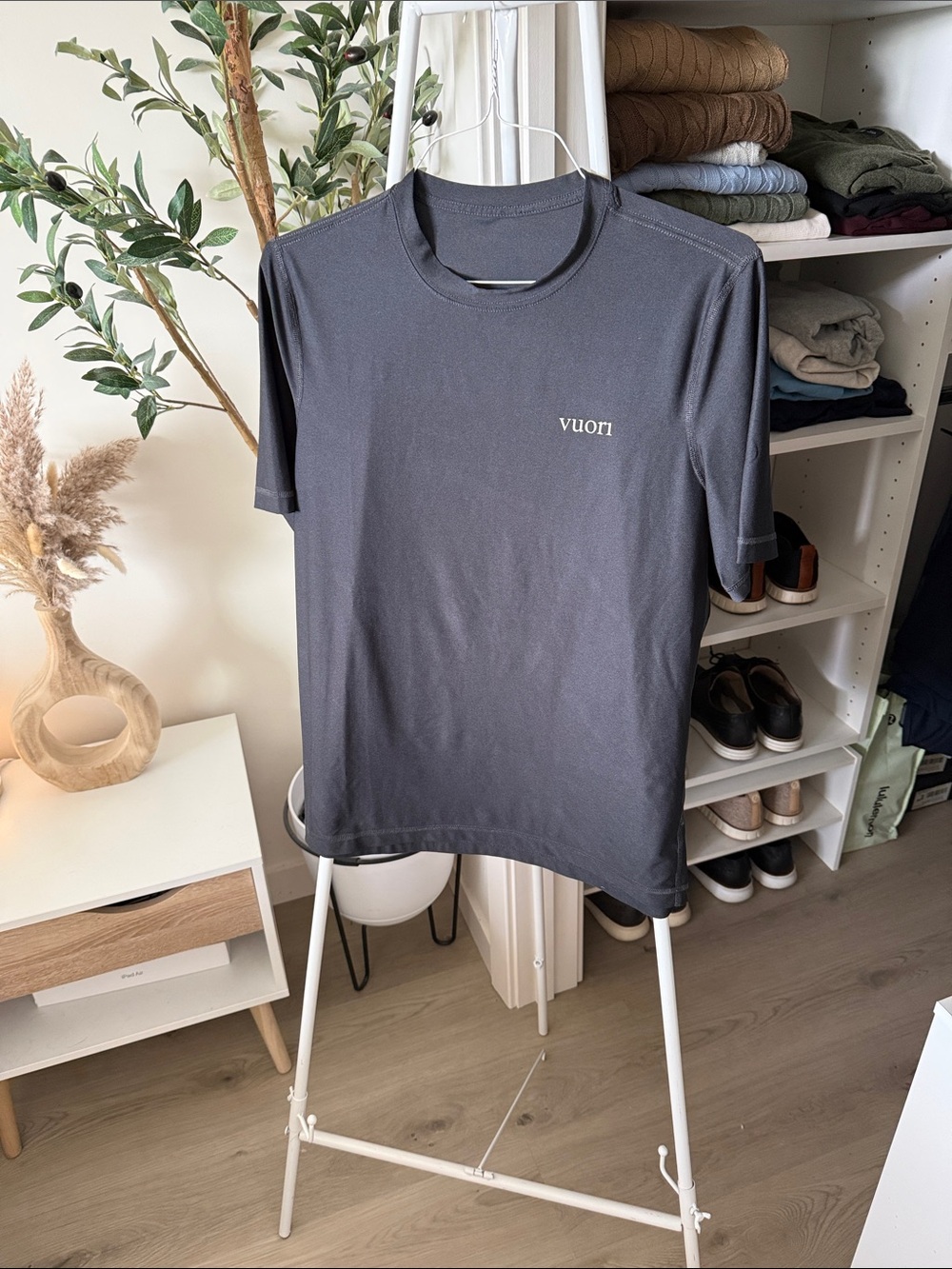 Vuori Men's Short Sleeve Crew Tee - Charcoal